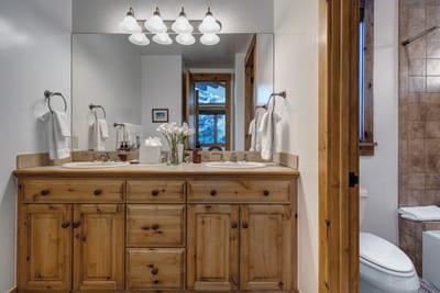 Ensuite bathroom to the king bedroom