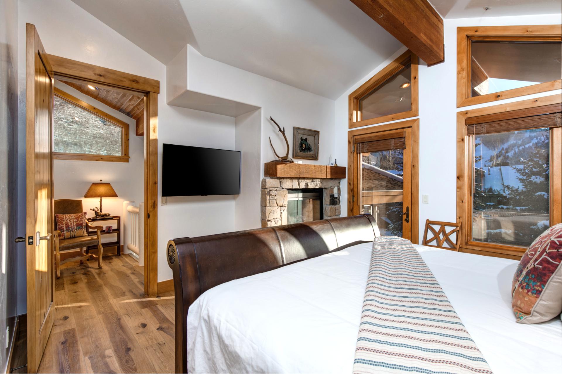 King size bedroom with ensuite bathroom