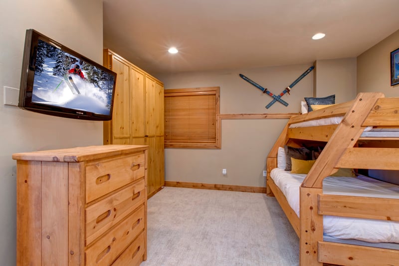The guest room includes two bunk beds, a Queen Murphy bed, and a TV.