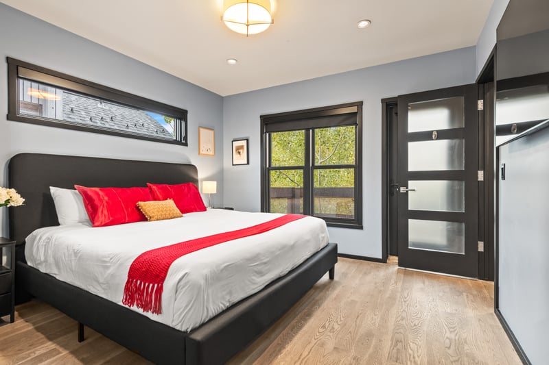Bright and spacious, your first guest room offers comfort and privacy with modern style. PEA-1114