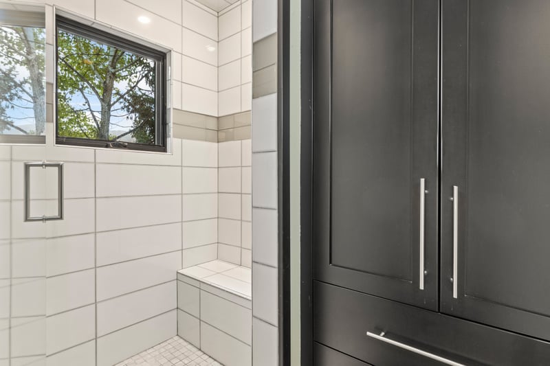 Step-in shower, full vanity