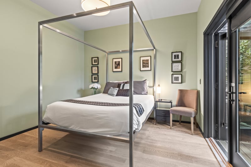 Queen bed, luxe four-poster frame, and private access to outdoor space define this serene guest room. PEA-1114