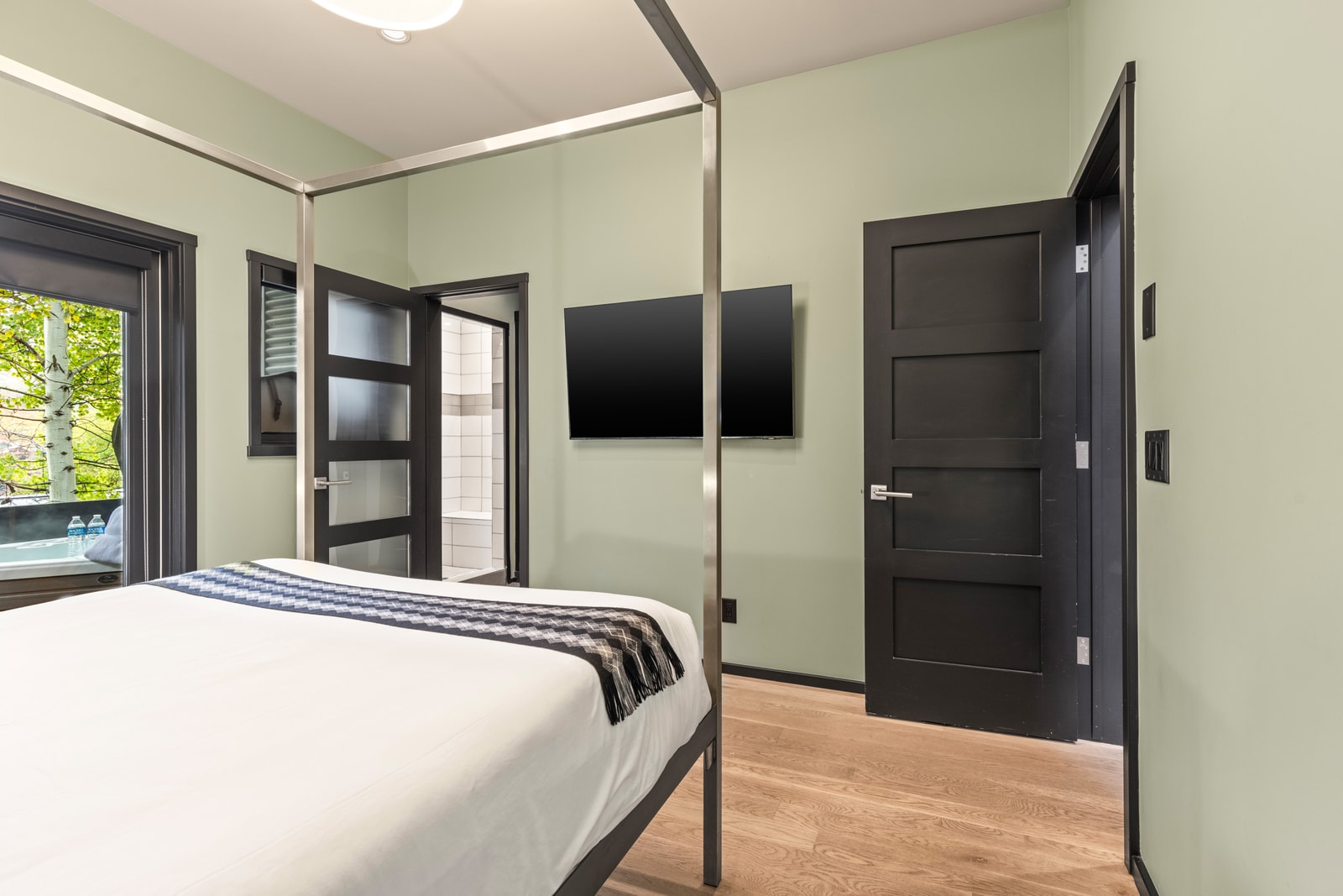 Alternate angle of the Queen room shows spacious layout and flat-screen TV.