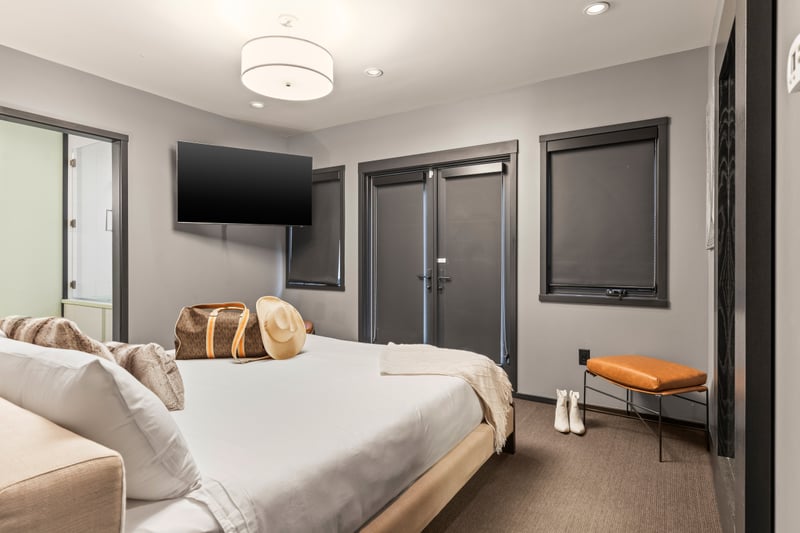 Your primary suite features a King bed, Smart TV, and ensuite bath for ultimate comfort. PEA-1114