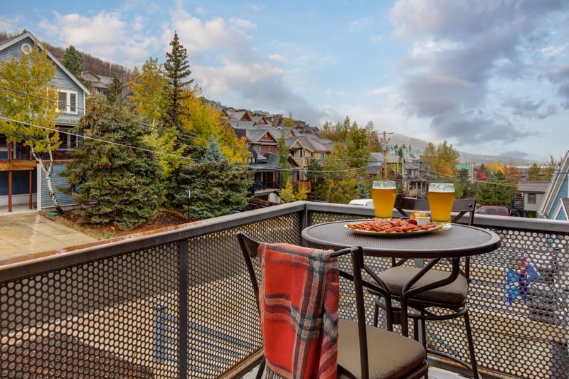 Dine al fresco or sip your morning coffee from this upper-level balcony with fresh mountain air. PEA-1114