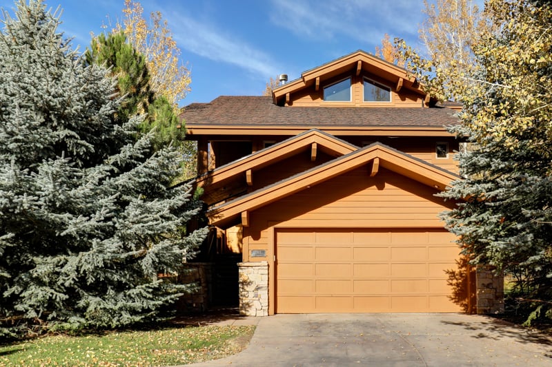 Summer beauty home located in quiet cul-de-sac