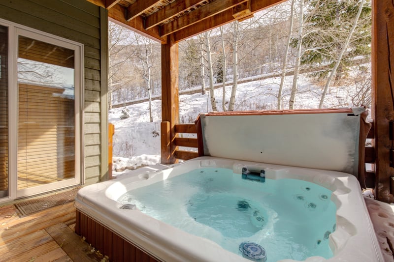 Soak in steamy comfort surrounded by fresh mountain air and snowy aspens on your covered lower deck.
