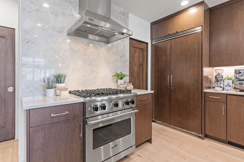 Cook like a pro with a six-burner gas range, spacious counters, and open sightlines. PEA-1009