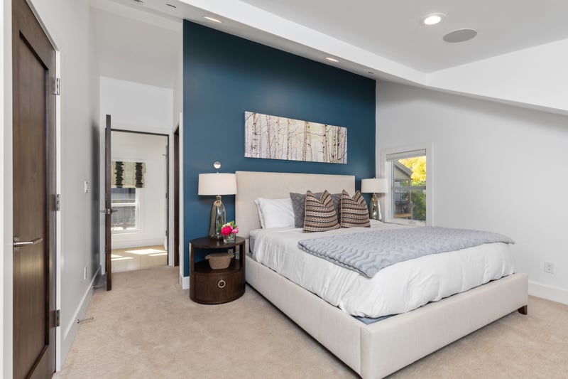 Sleep soundly in this Queen bedroom with ample natural light and plush bedding. PEA-1009