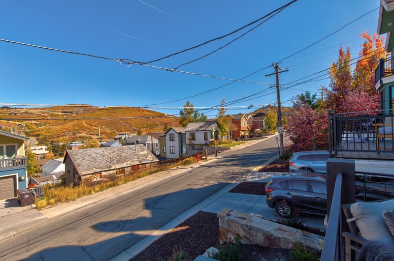 Front-facing views capture the charm of the surrounding neighborhood and nearby hills. PEA-1009