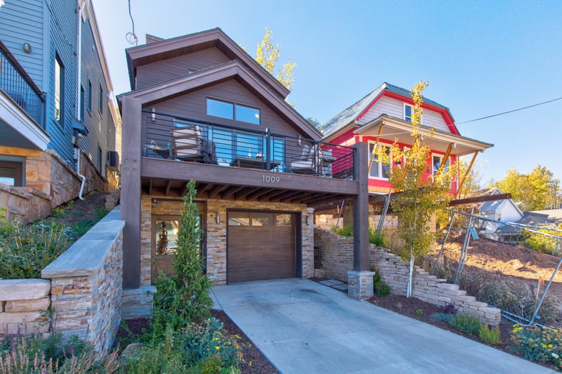 Private driveway and garage parking add convenience to your stay. PEA-1009