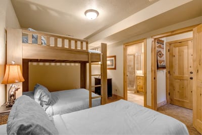 Kids and groups love this bunk room with Queen-over-Queen bunks and a Twin bed. Perfect for flexible sleeping.