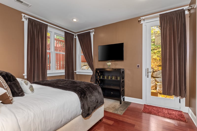 Queen bedroom with a porch access
