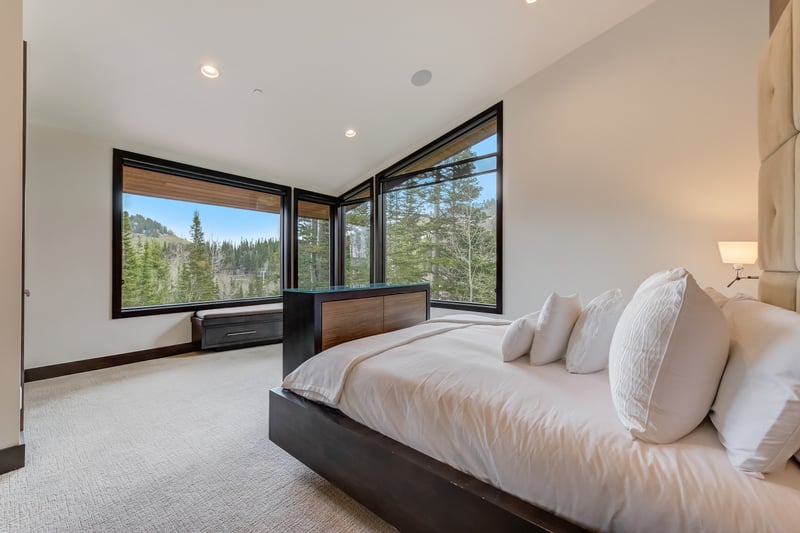 Soft tones and natural light highlight the luxury of the main bedroom.