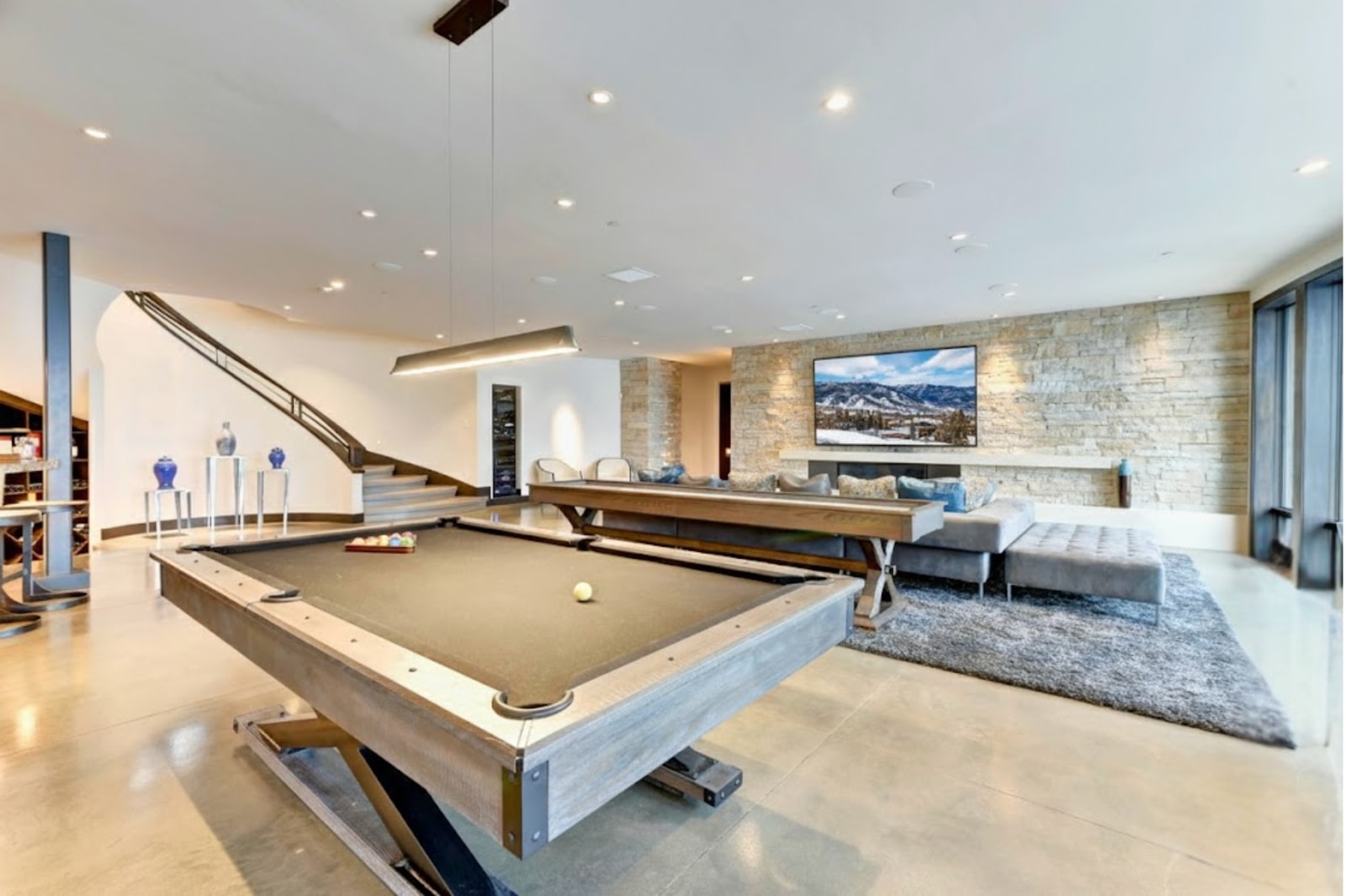 Plenty of space for your friends and family to have a great time!