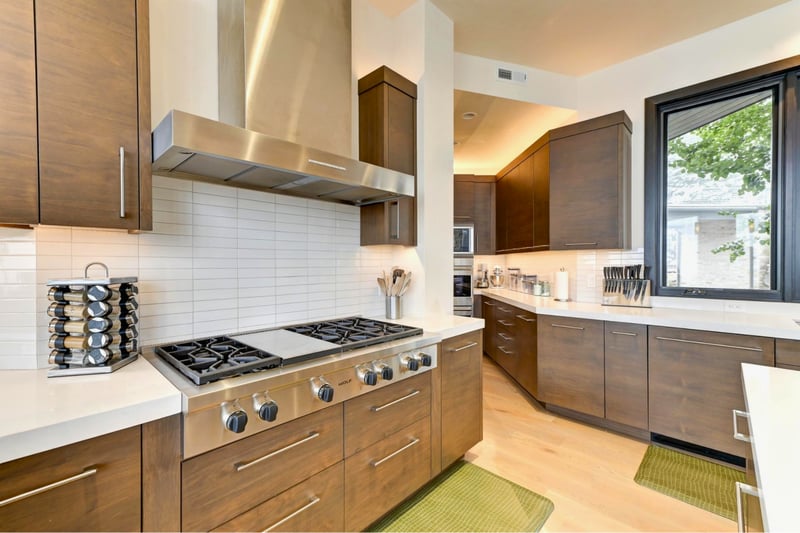 Fully equipped second kitchen ideal for entertaining or multi-family stays. PCO-184M