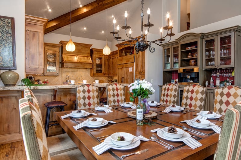 Every seat at the table enjoys a view and the ambiance of alpine design.
