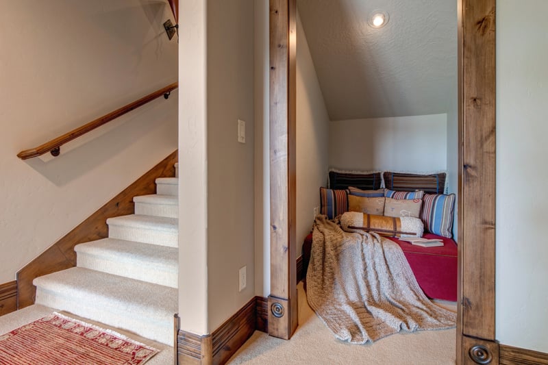 Cozy reading nook at La Dolce Vita PLO-6599 — a tucked-away retreat at The Lookout in Deer Valley's Silver Lake, perfect for apres-ski downtime