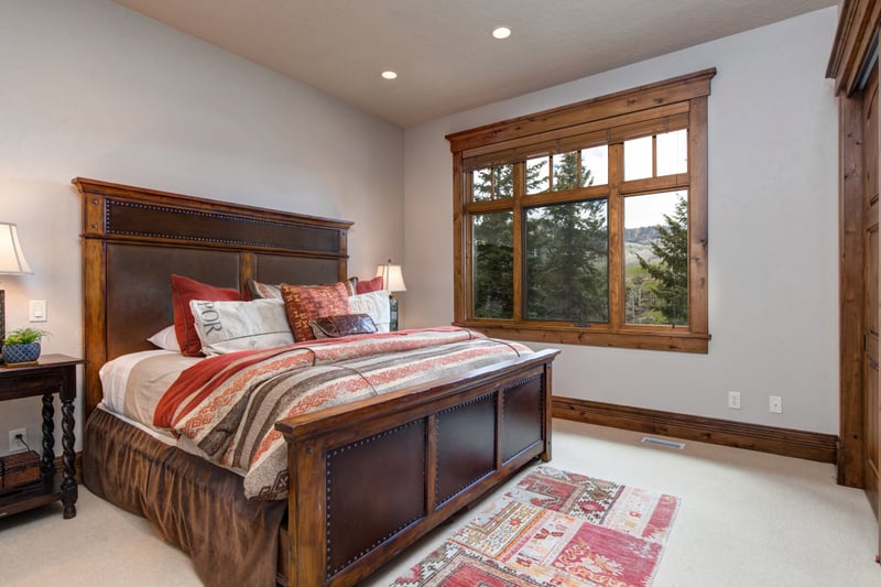 King bed, plush linens, and mountain views.
