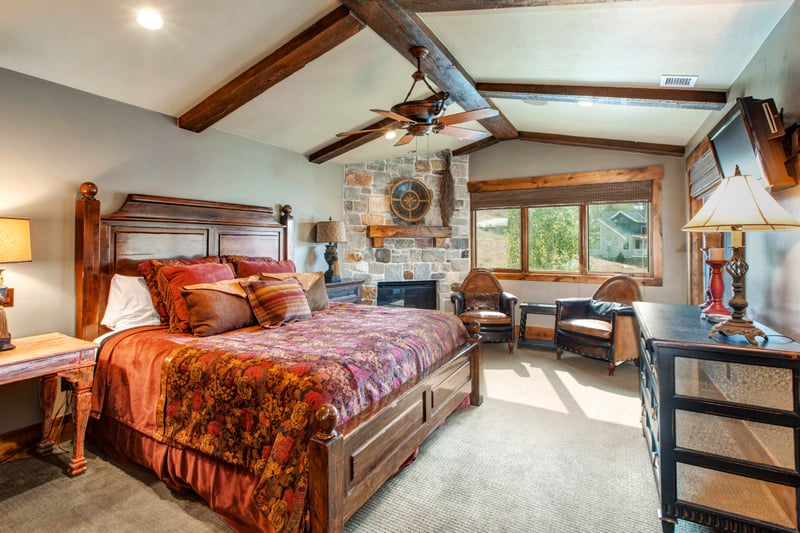 Located upstairs, your spacious primary suite offers a King bed, vaulted ceilings, and natural light for a true mountain retreat.
