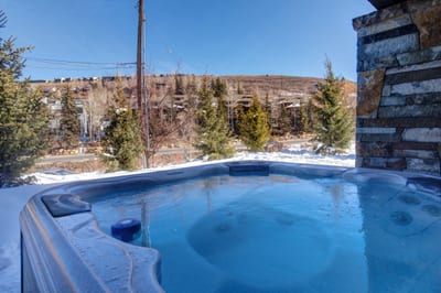 Soak in the hot tub with sweeping views of snowy hillsides and crisp blue skies. Your perfect après-ski unwind.