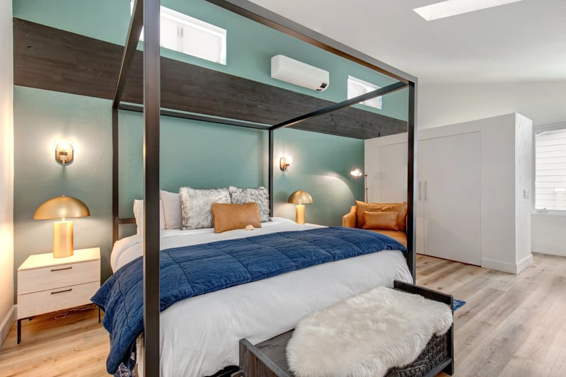Unwind in your upper-level loft with King bed, reading lights, and elevated privacy. Perfect for couples.