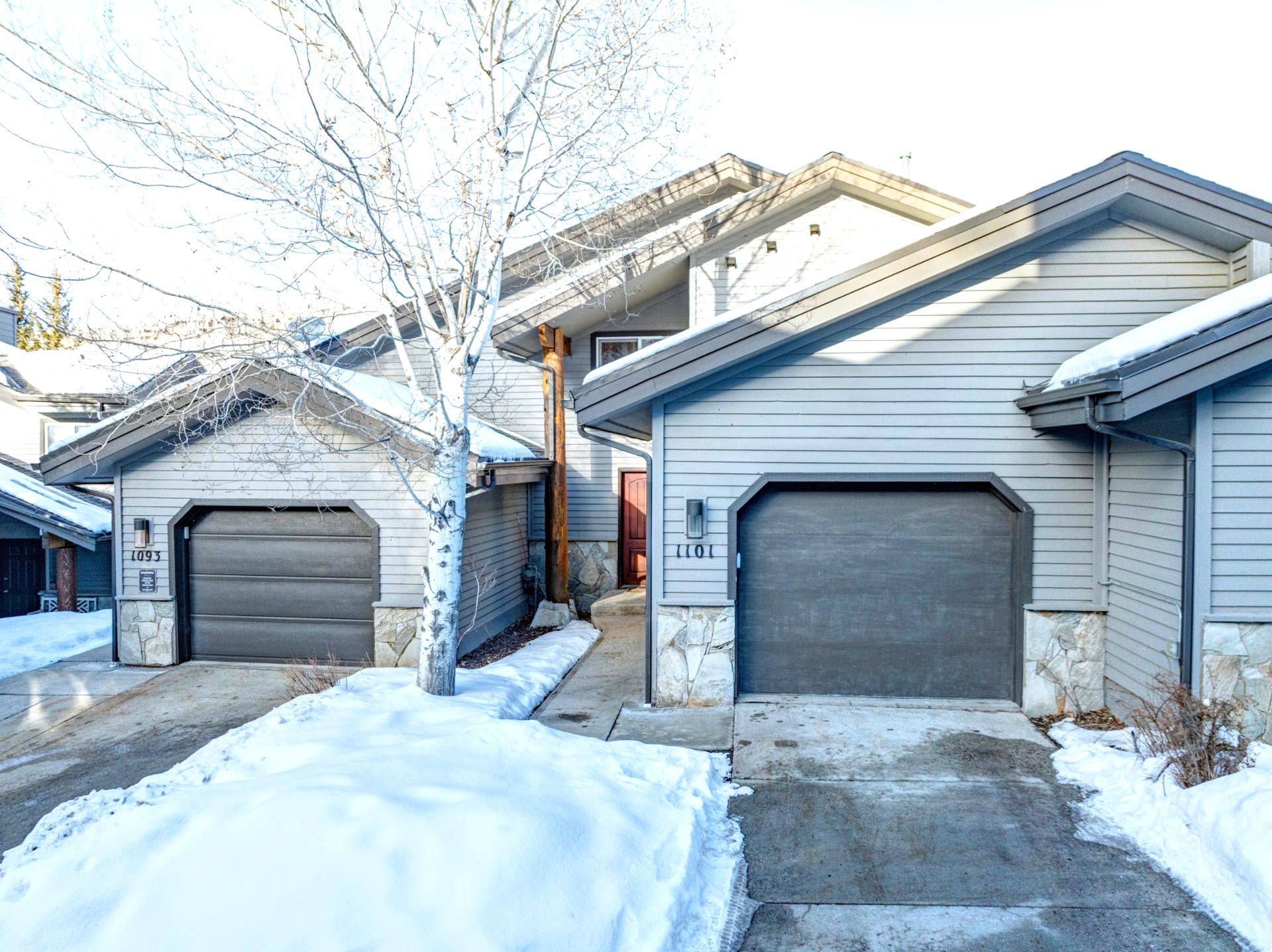    Cozy Boulder Creek townhomes with private garages in snowy Deer Valley.