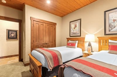 Twin bedroom offers flexibility for all types of groups with charming cabin details.