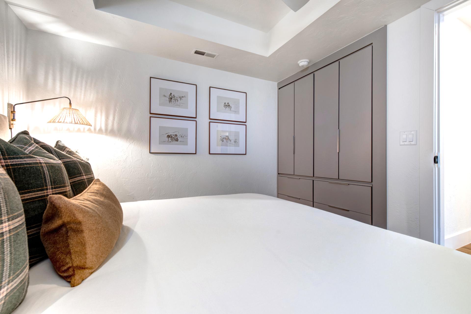 Plenty of drawers and hanging space