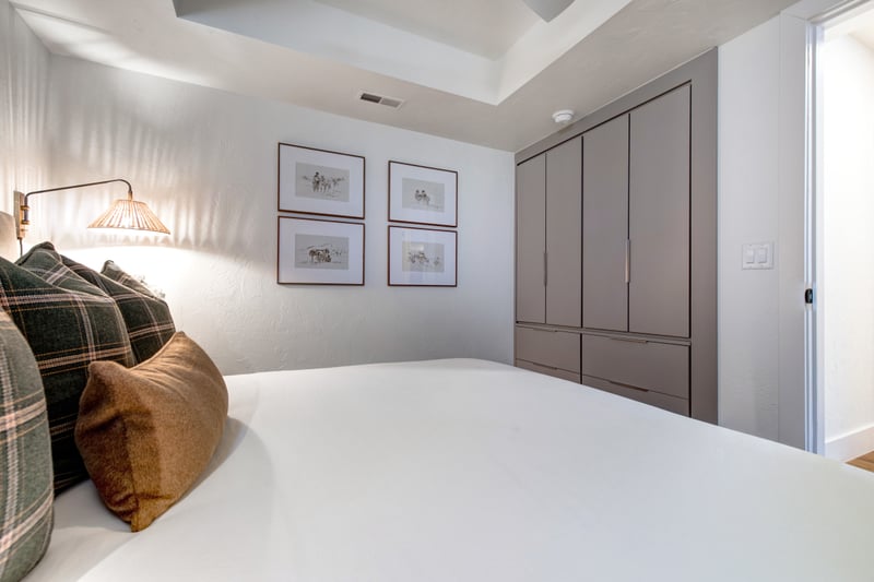 Plenty of drawers and hanging space