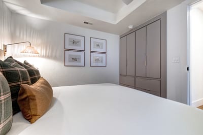 Plenty of drawers and hanging space