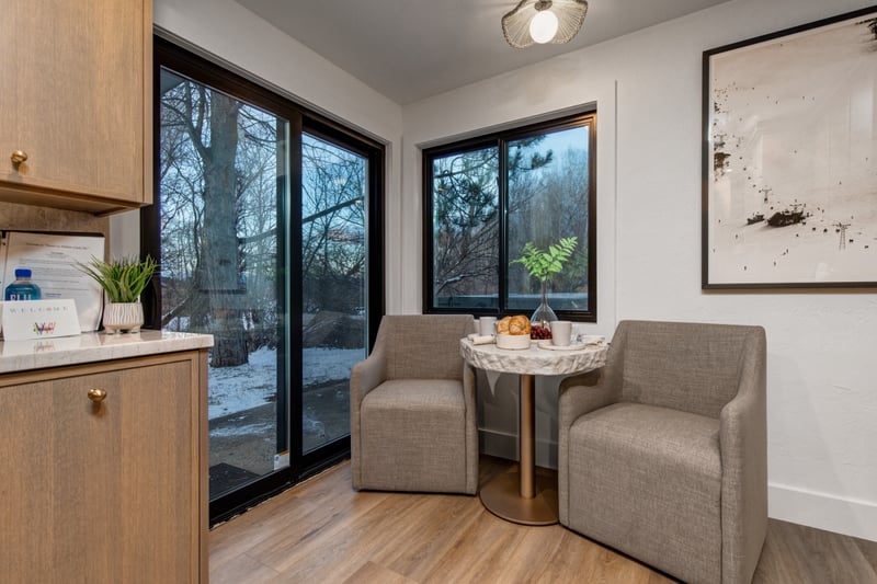 Dinette area ideal for starting your day with coffee or tea.