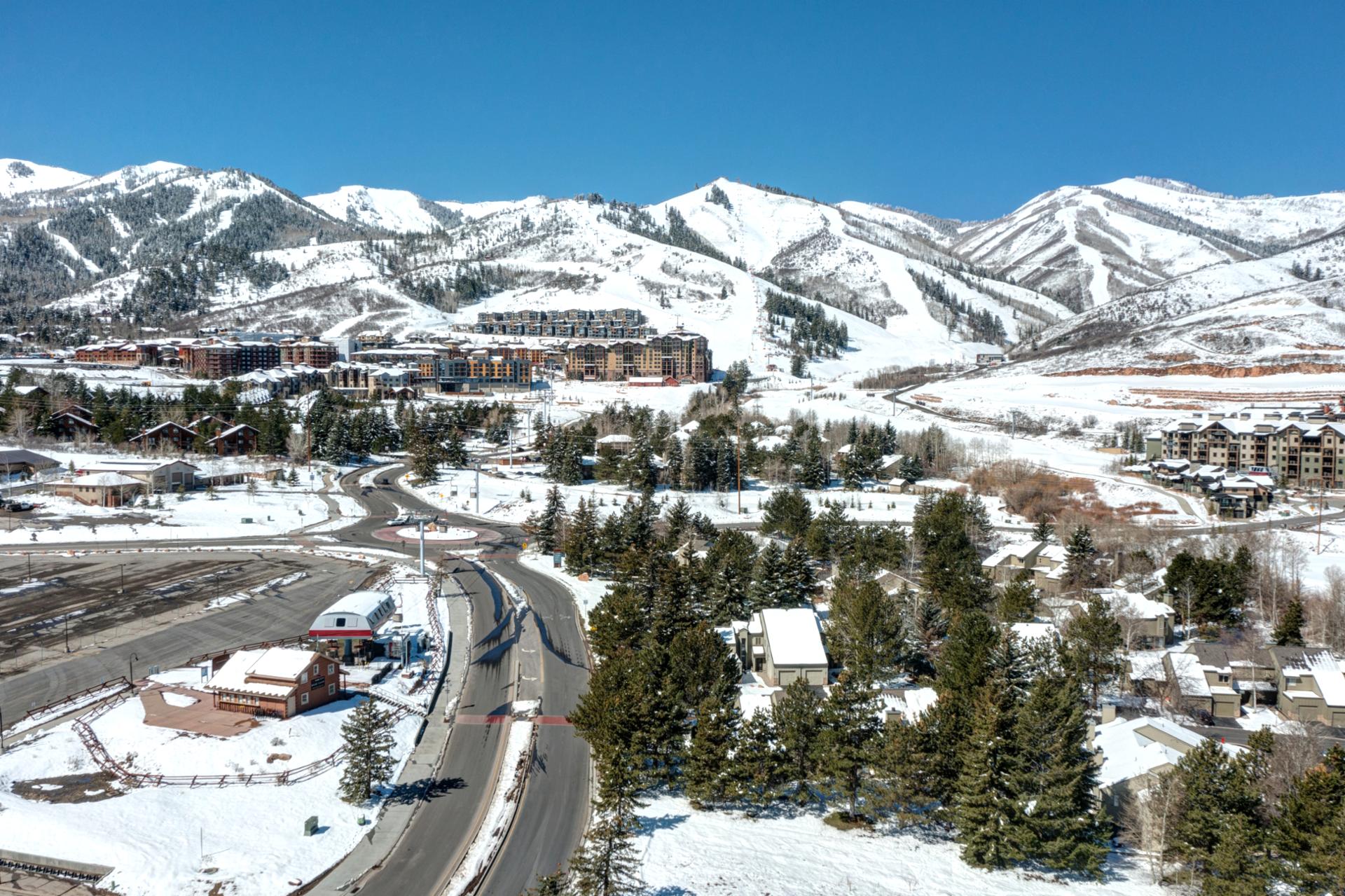 Canyons Village is just moments away. Filled with restaurants, bars, stores, and your access to the Mountain!