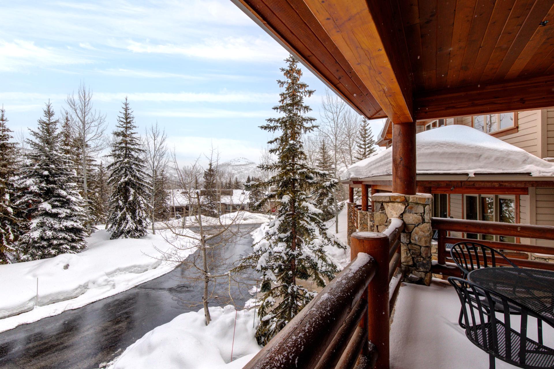 Sip coffee or après-ski drinks on your upper-level balcony with peaceful forest scenery and glimpses of snow-covered peaks.