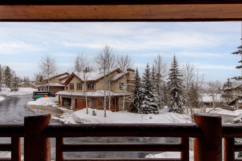 Enjoy tree-framed mountain views from your upper-level balcony. A peaceful spot for morning coffee or sunset reflection.