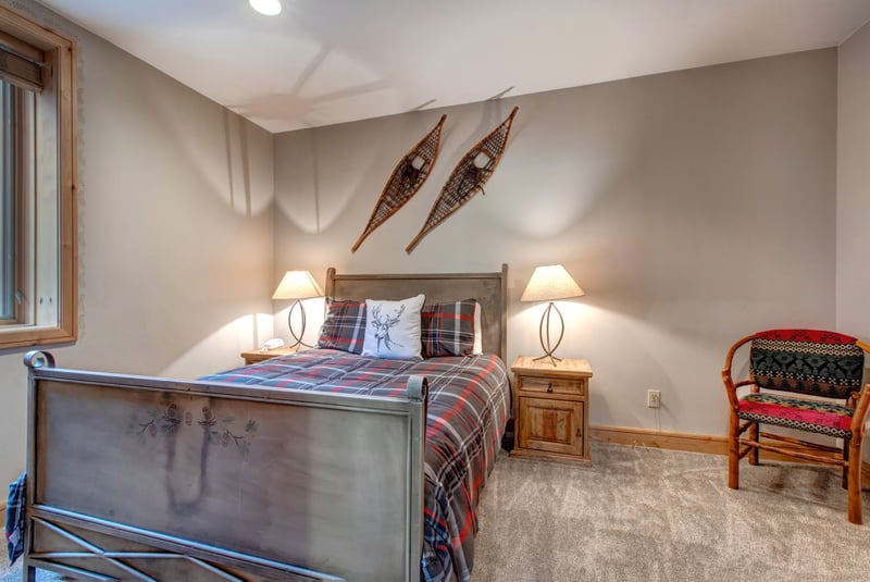 Rustic charm meets comfort in this Twin-over-Twin bunk room with classic mountain furnishings and storage for gear or games.