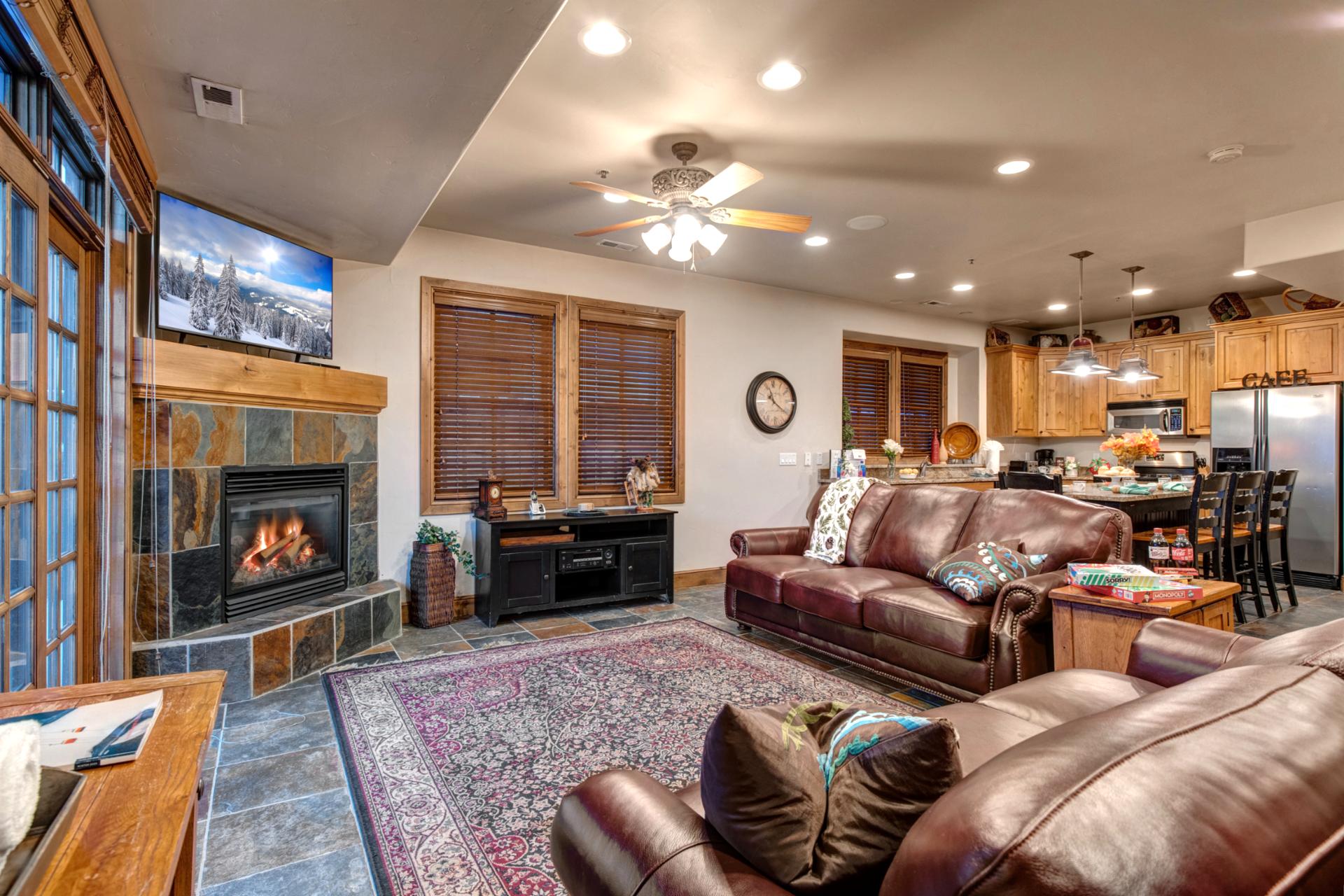 Leather seating and gas fireplace to warmth you during your vacation! 
