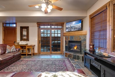 Gather in the cozy main living area with large sectional seating, Smart TV, and mountain lodge finishes. PPS-1416