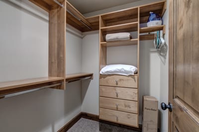 Ample of space for your vacation wardrobe PPS-1416