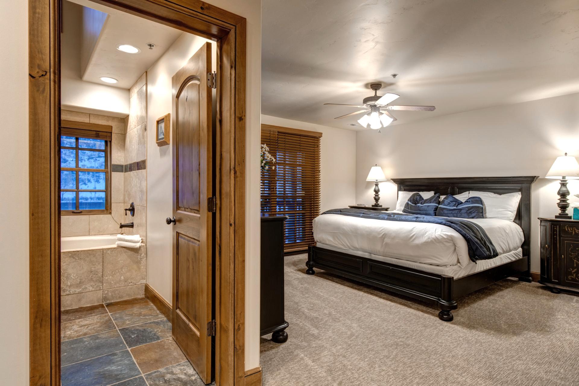 Guest bedroom has ensuite bathroom