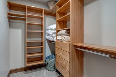 Plenty of closet space for vacation wardrobe PPS-1416