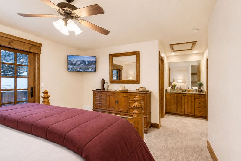 King suite includes a large dresser, ceiling fan, and access to a luxurious en suite bath. PPS-1416