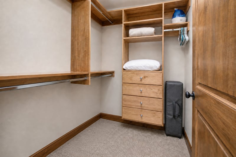 Ample of space for your vacation wardrobe PPS-1416