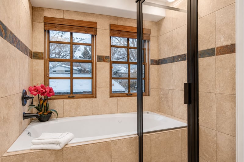 Unwind in the large soaking tub after a long hike or powder day. PPS-1416