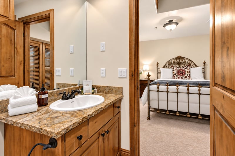 Rustic granite vanity and wrought full jack n jill bathroom for the two queen bedrooms
