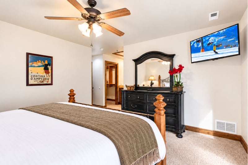 The primary bedroom includes a King bed, Smart TV, and access to a full ensuite bath.