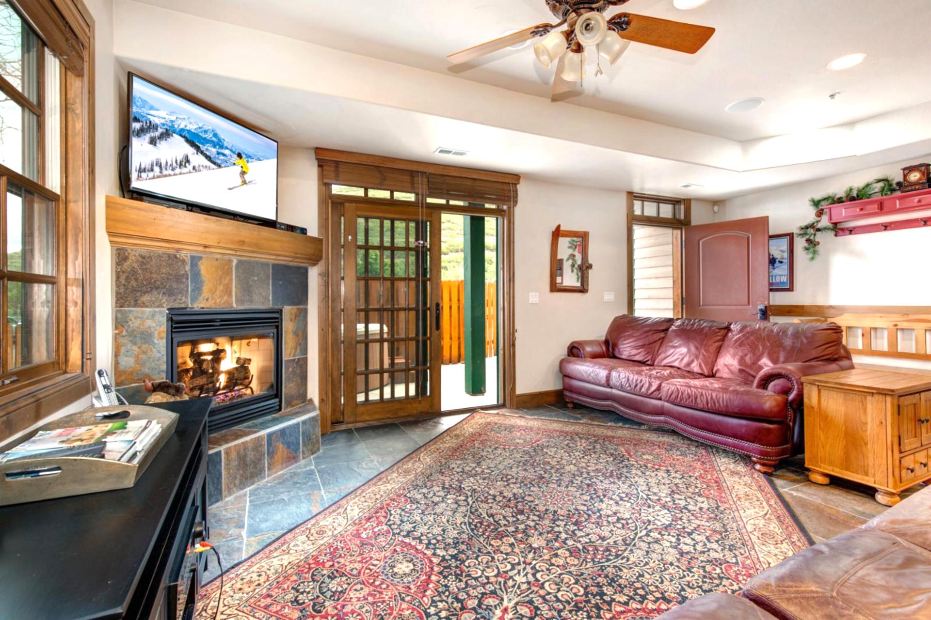 Lounge fireside with your group in the open-concept living space that connects seamlessly to dining and kitchen areas.
