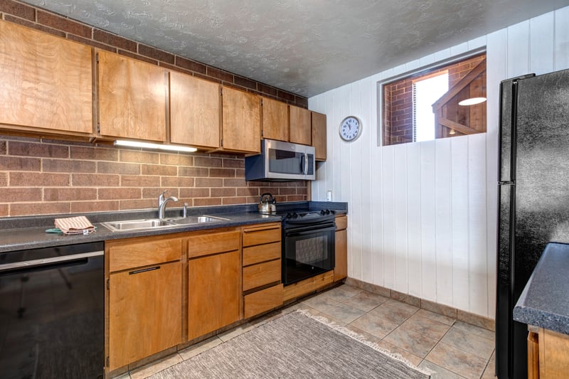 Another view of the fully equipped kitchen with modern appliances and a functional layout.
