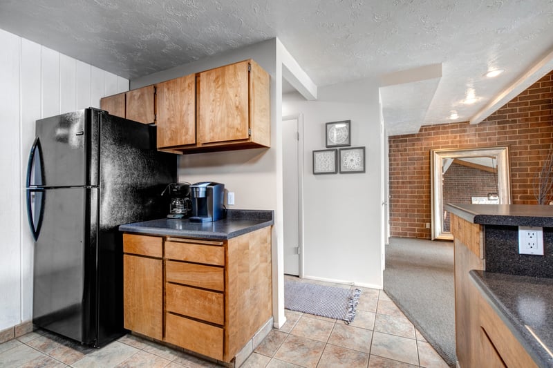 A kitchen with everything you need for home-cooked meals.