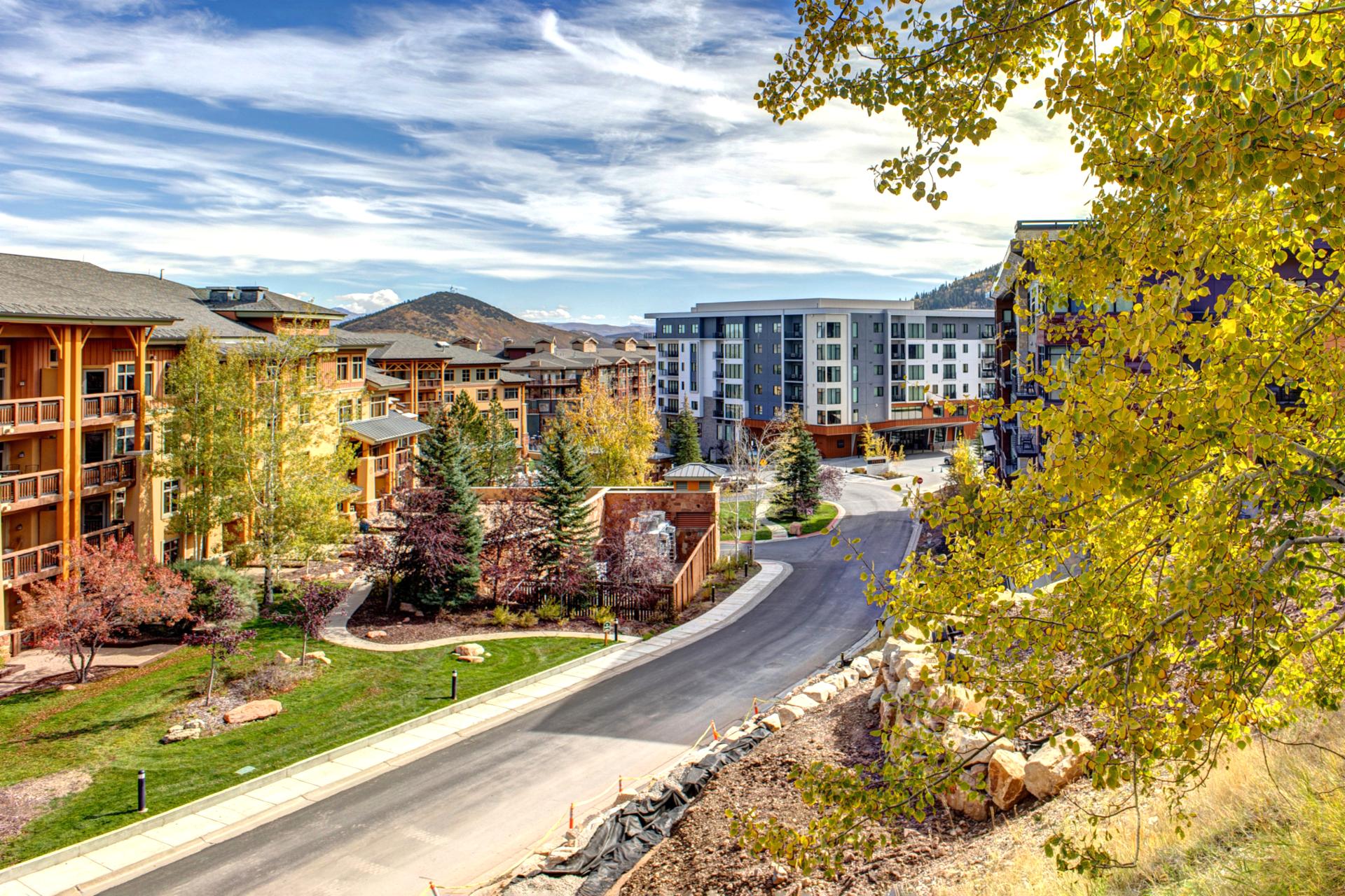 Well-maintained community grounds give way to sweeping mountain surroundings and resort amenities.
